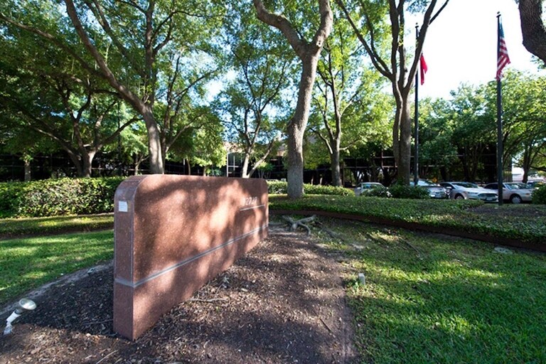 More Photos Of 12727 Featherwood Dr, Houston Medical For Sale