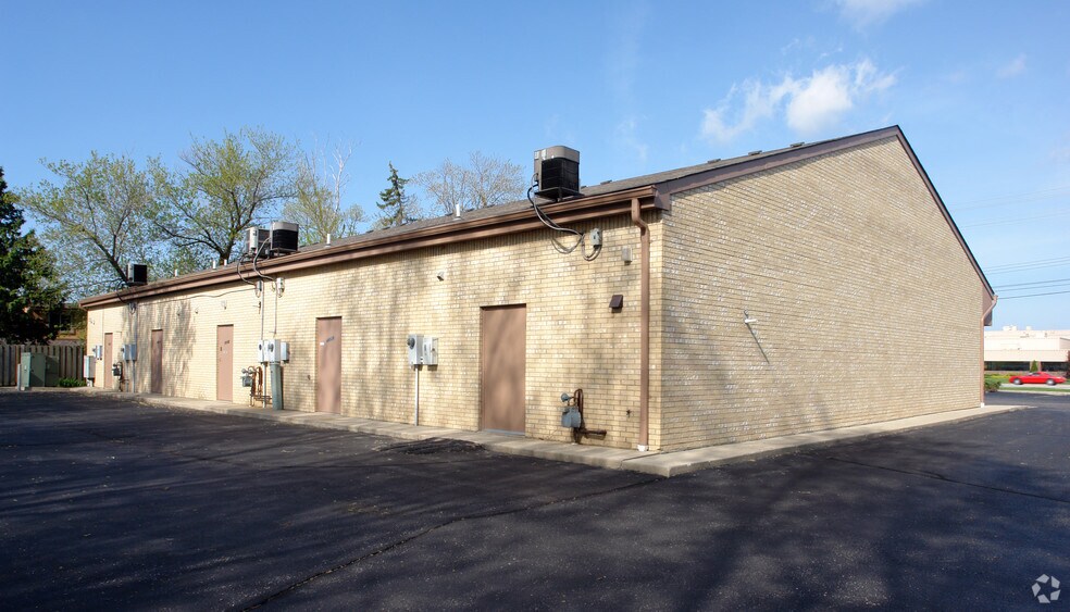 More Photos Of 49532-49540 Gratiot Ave, Chesterfield Freestanding For Lease