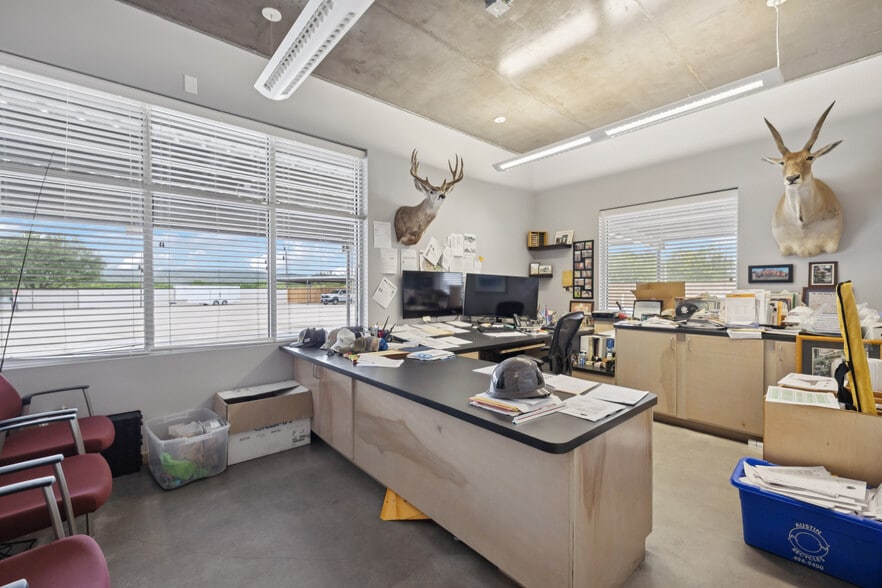 More Photos Of 24114 Blanco Rd, San Antonio Light Distribution For Sale