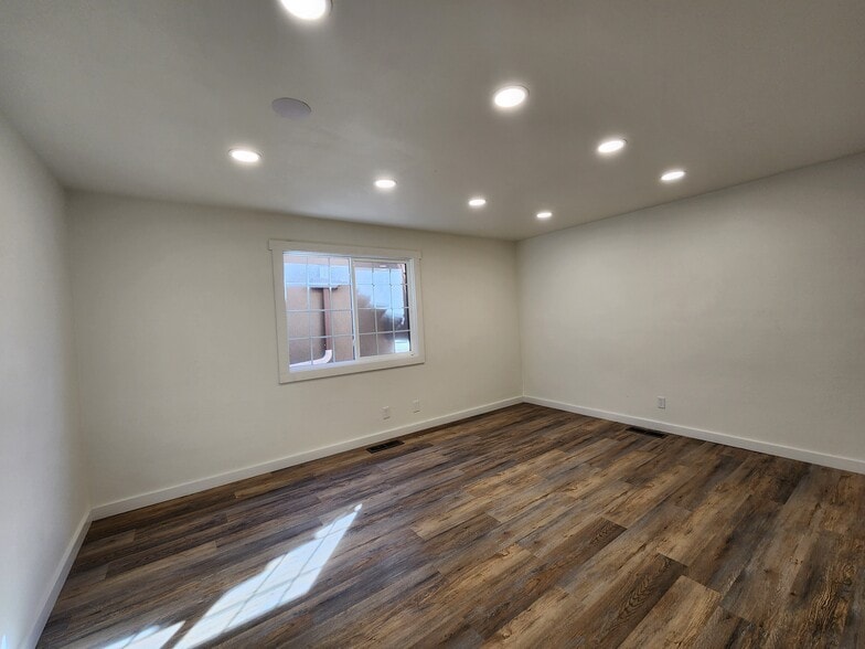 More Photos Of 1445 S Poplar St, Casper Office Residential For Lease