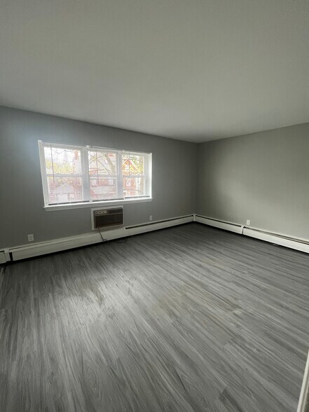 More Photos Of 23 Marshall St, Hartford Apartments For Sale
