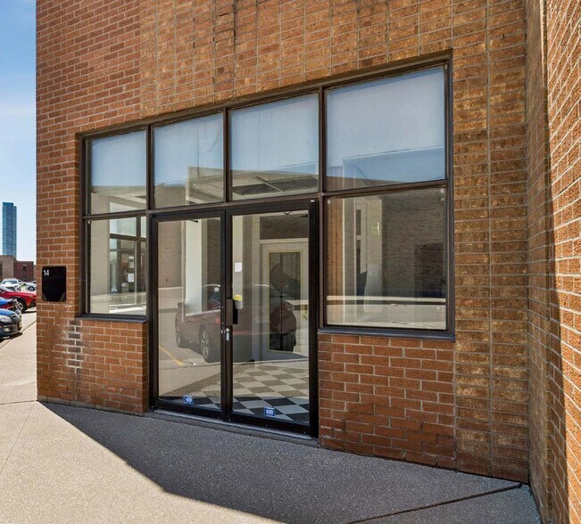 More Photos Of 133 Applewood Cres, Vaughan Showroom For Sale