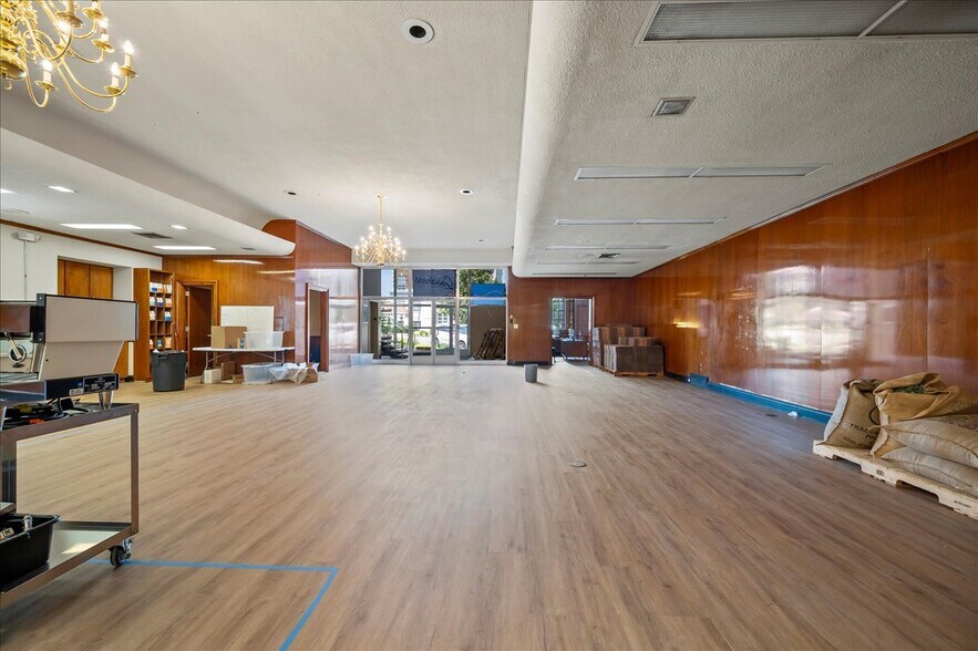 More Photos Of 111 W Commerce St, Lewisburg Bank For Sale