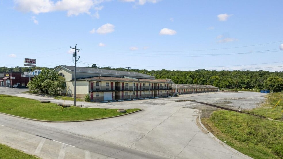 More Photos Of 419 S George Nigh Expy, Mcalester Hotel For Sale