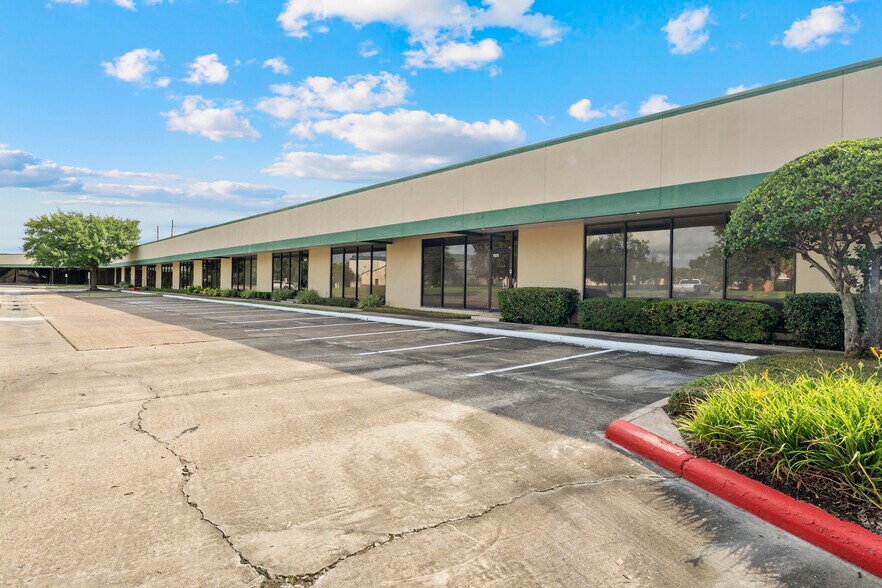 More Photos Of 11200-11248 Wilcrest Green Dr, Houston Unknown For Lease