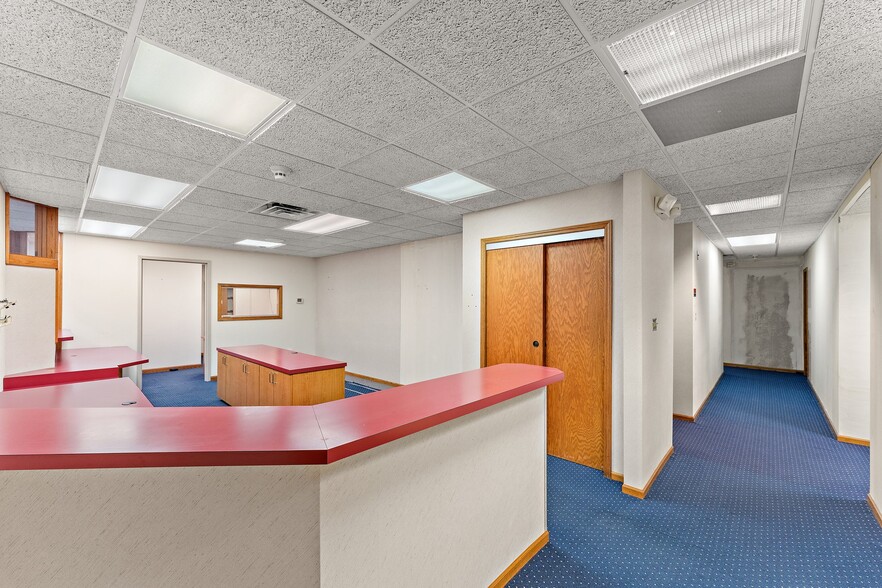 More Photos Of 1651-1657 Thornapple Way, Valparaiso Medical For Lease