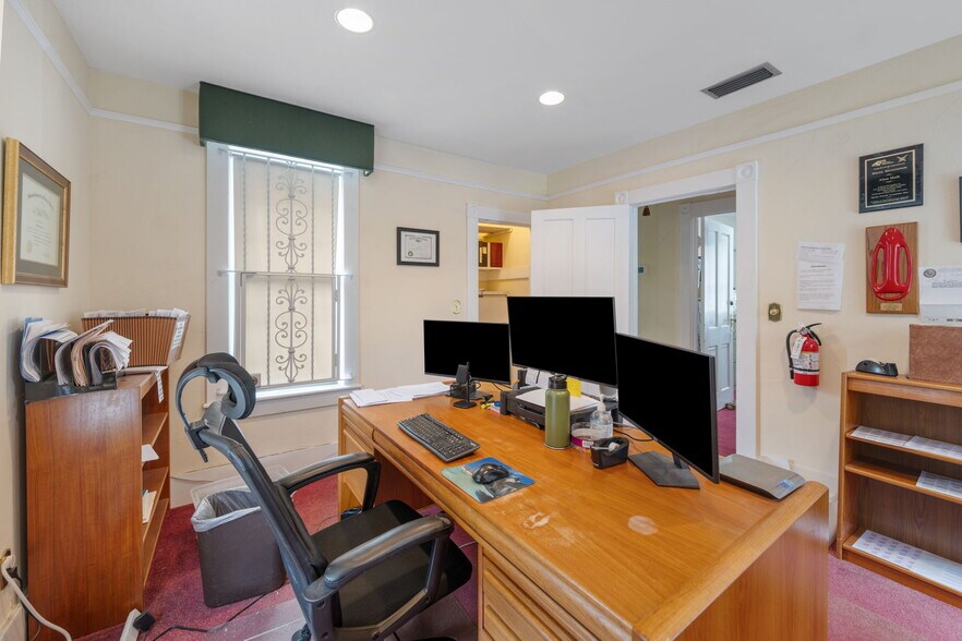 More Photos Of 339 S Ridgewood Ave, Daytona Beach Office Residential For Sale