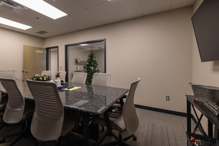 More Photos Of 1804 Swift Ave, North Kansas City Office For Lease