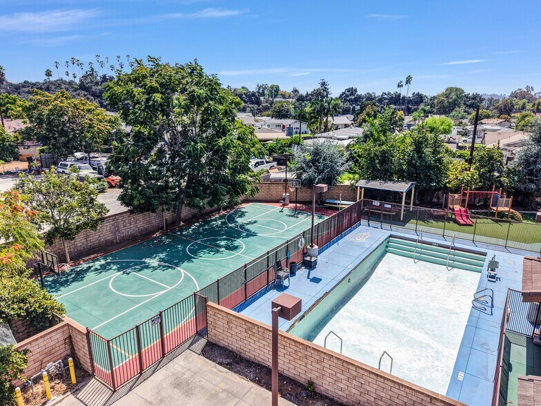 More Photos Of 818 W Gladstone St, San Dimas Specialty For Sale
