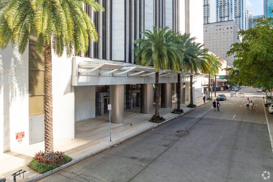 More Photos Of 1 SE 3rd Ave, Miami Office For Lease