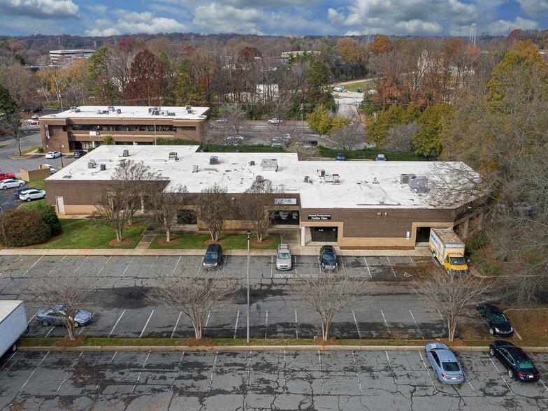 More Photos Of 814 Tyvola Rd, Charlotte Unknown For Lease