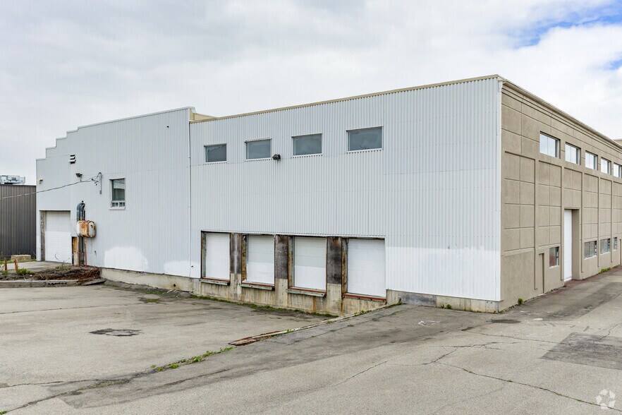 More Photos Of 80 Rue Stinson, Montréal Warehouse For Sale