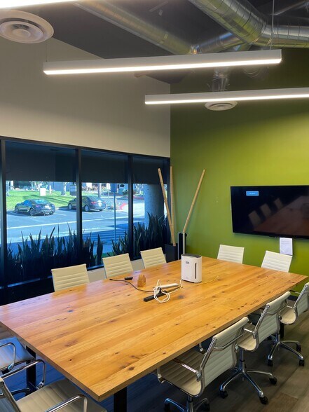 More Photos Of 6675 Mesa Ridge Rd, San Diego Office For Lease