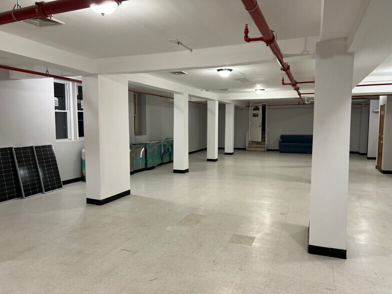 More Photos Of 9021 160th St, Jamaica Storefront Retail Office For Lease