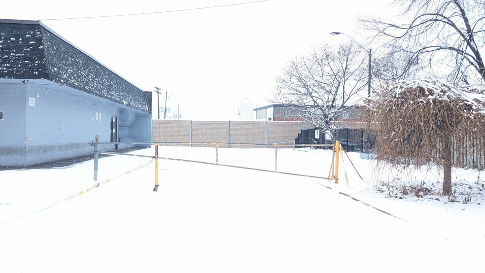 More Photos Of 109 Lotherton Ptway, Toronto Storefront Retail Residential For Lease