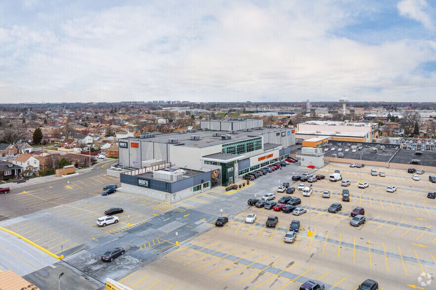 More Photos Of 4104 N Harlem Ave, Norridge Unknown For Lease