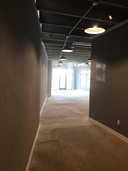 More Photos Of 1155 Franklin St, Clarksville Warehouse For Lease