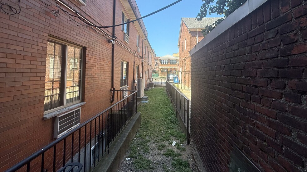 More Photos Of 7803 41st Ave, Elmhurst Office For Lease