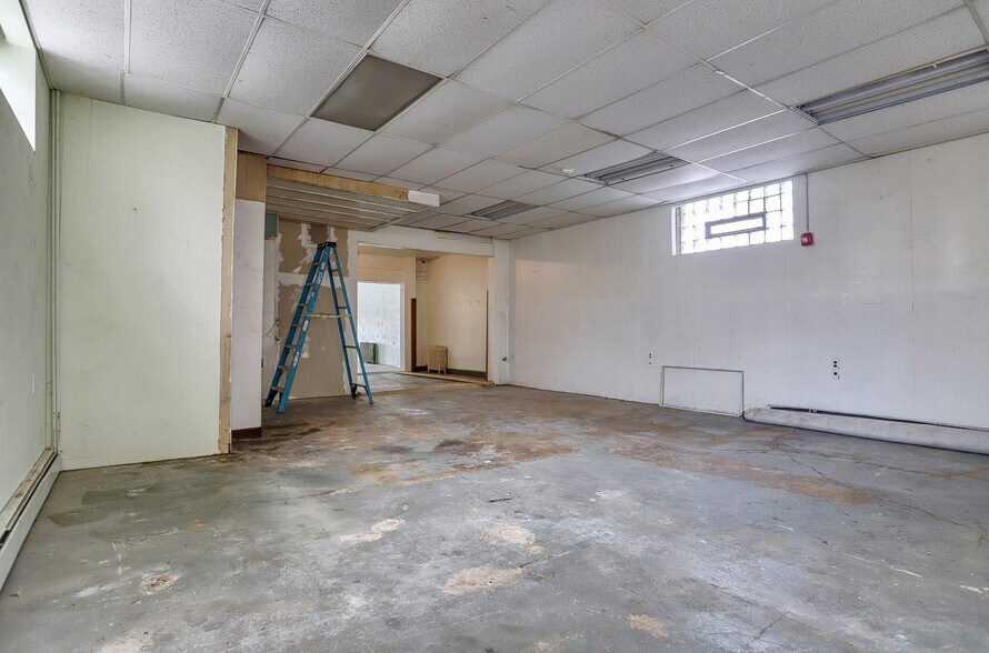 More Photos Of 808 Kennedy Blvd, Union City Storefront Retail Residential For Lease