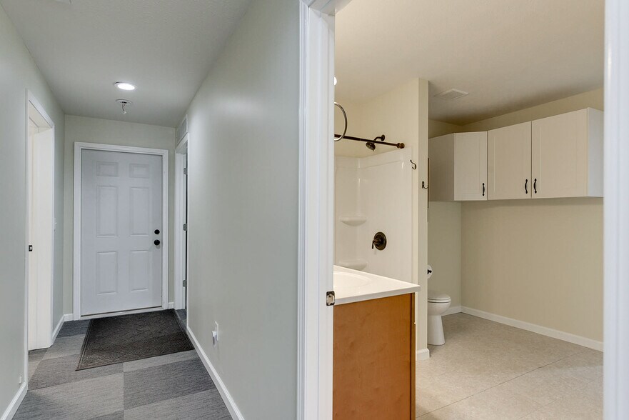 More Photos Of 250 Broad St, Greenwood Showroom For Sale