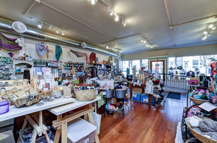 More Photos Of 8212-8218 Greenwood Ave N, Seattle Storefront Retail Residential For Lease