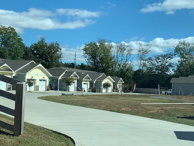 More Photos Of 4460 Keith St NW, Cleveland Freestanding For Sale