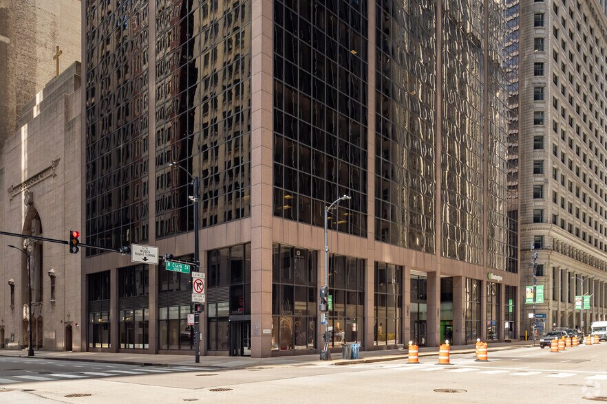 More Photos Of 20 N Clark St, Chicago Coworking Space