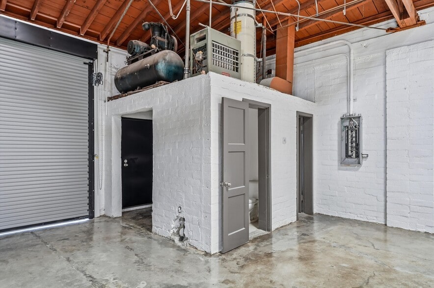More Photos Of 11317 Atlantic Ave, Lynwood Warehouse For Sale
