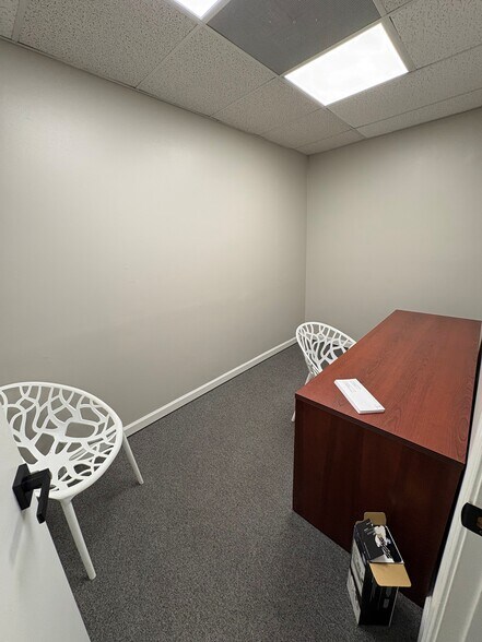 More Photos Of 1224 Executive Blvd, Chesapeake Showroom For Sale