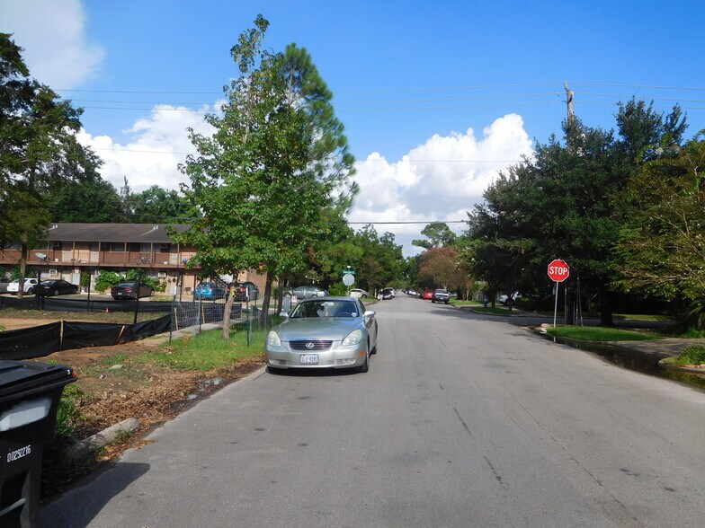 More Photos Of 1806 W Main St, Houston Dormitory For Sale