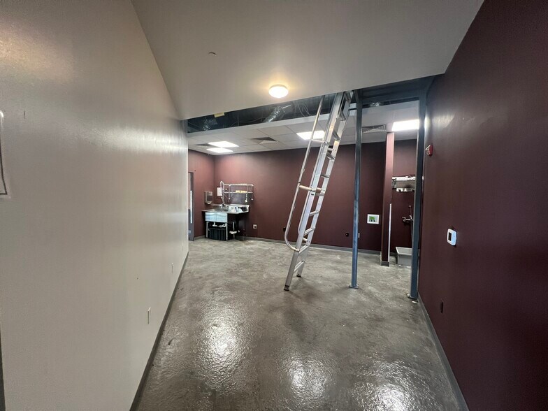 More Photos Of 818-888 S Harrison St, Fort Wayne Office For Lease