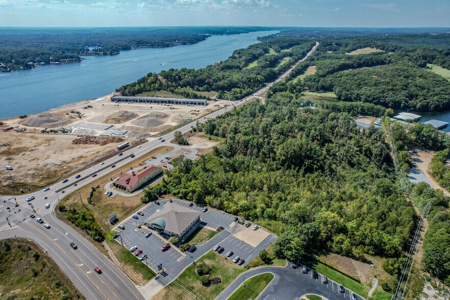 More Photos Of 109 Horseshoe Bend Pky, Lake Ozark Office For Sale