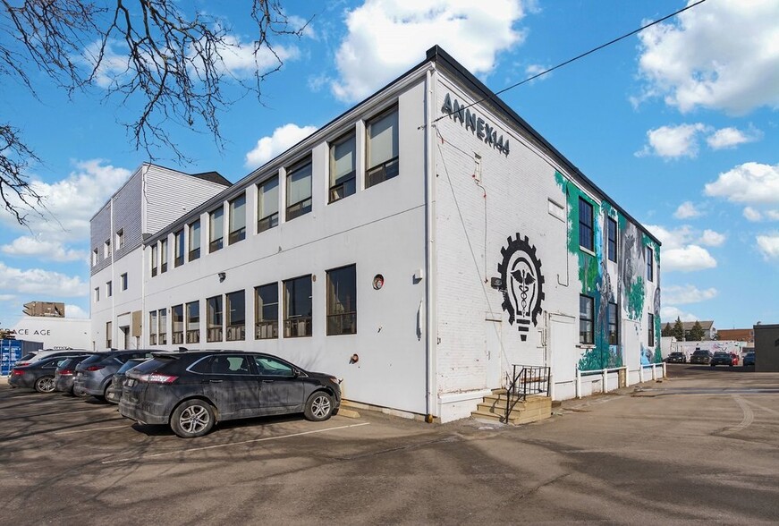 More Photos Of 144-150 Chatham St, Hamilton Manufacturing For Lease