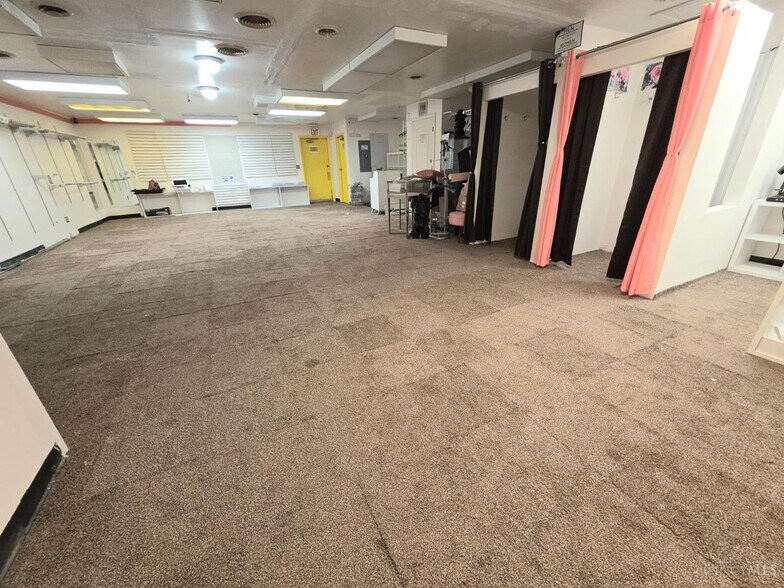 More Photos Of 3544-3548 Springdale Rd, Cincinnati Office For Sale