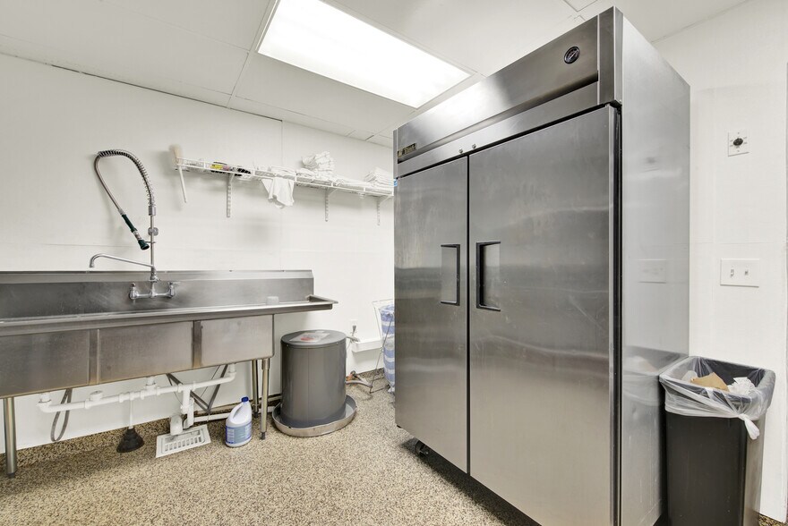 More Photos Of 830 Main St, Red Bluff Freestanding For Sale