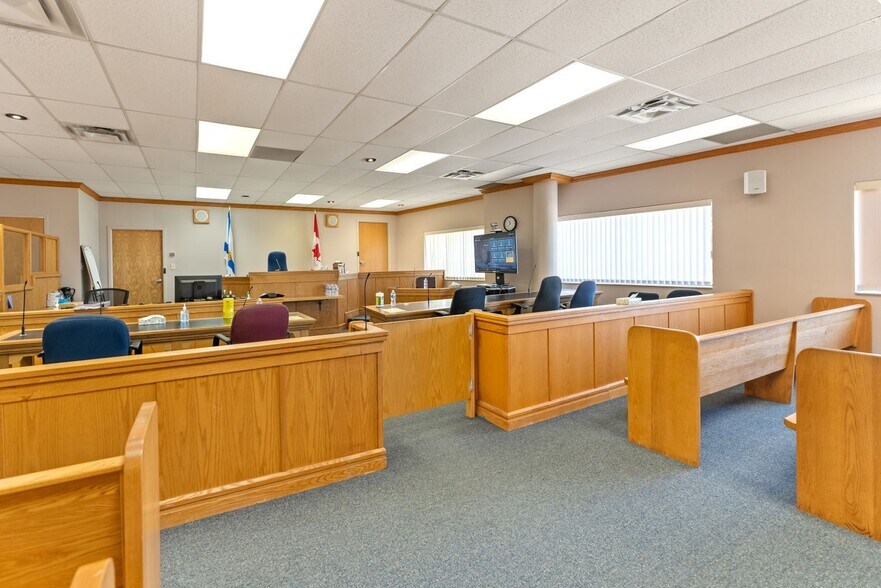 More Photos Of 277 Pleasant St, Dartmouth Office For Lease