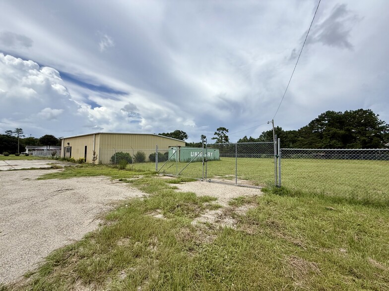 Primary Photo Of 7914 Browns Ferry Rd, Georgetown Light Distribution For Sale
