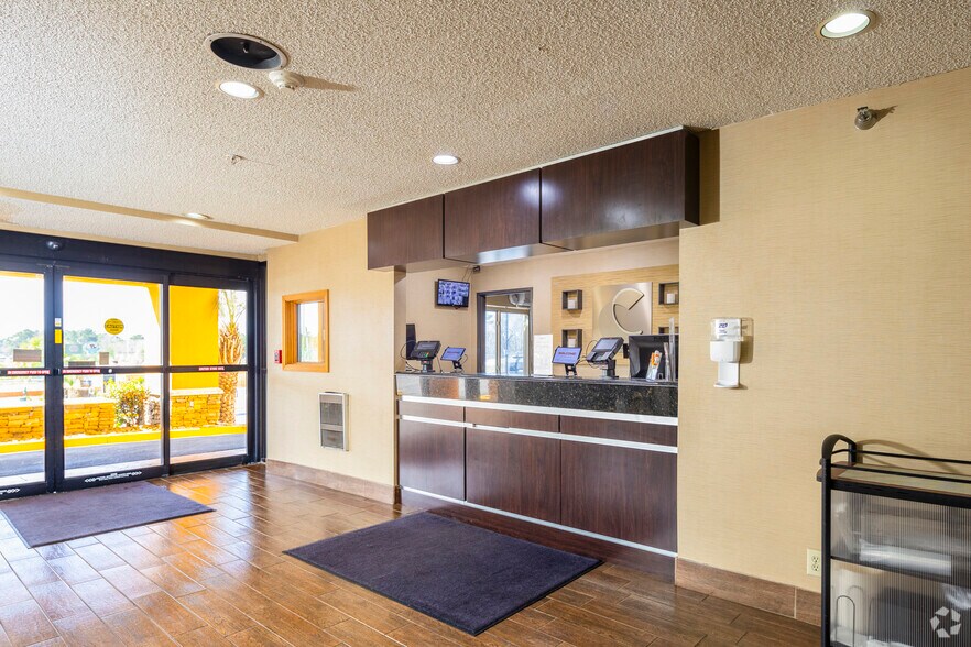 More Photos Of 911 Bush River Rd, Columbia Hotel For Sale