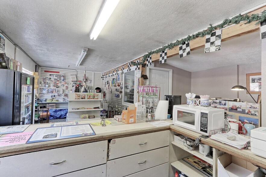 More Photos Of 30200 Highway 72, Golden Service Station For Sale