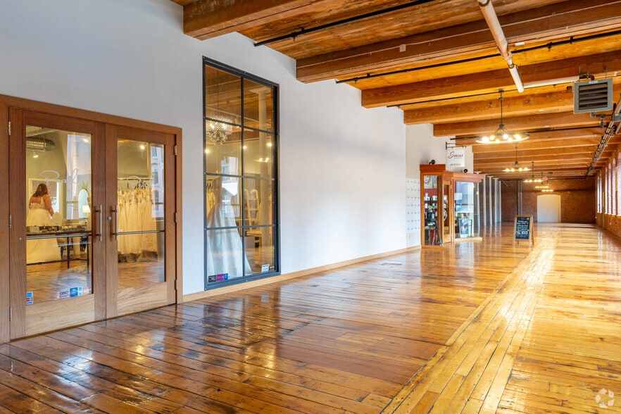 More Photos Of 4 Open Square Way, Holyoke Showroom For Lease