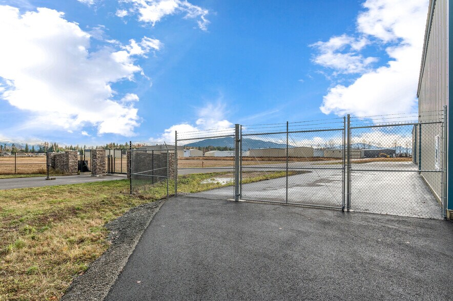 More Photos Of 1189 Woodland Dr, Sandpoint Airplane Hangar For Sale