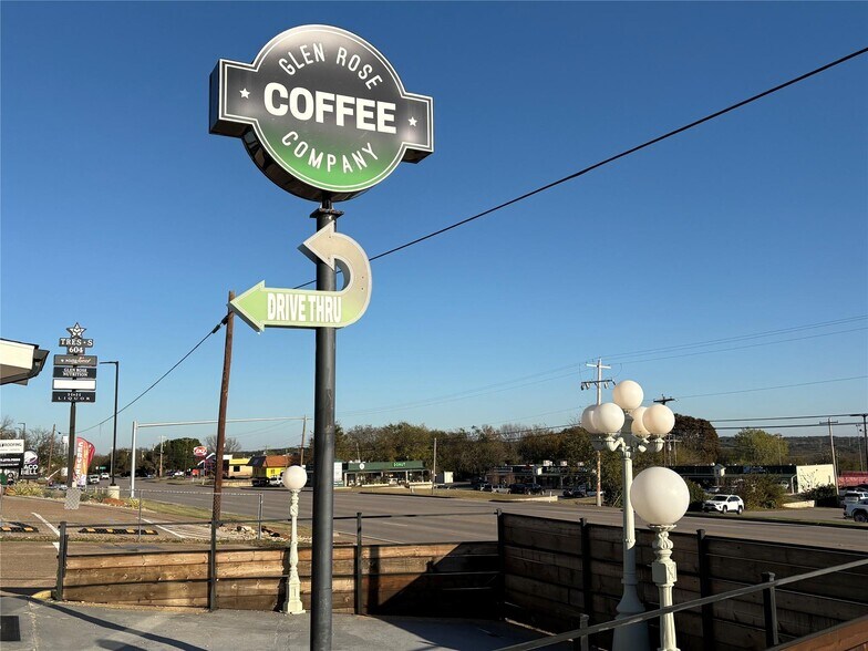 More Photos Of 608 SW Big Bend Trl, Glen Rose Restaurant For Sale