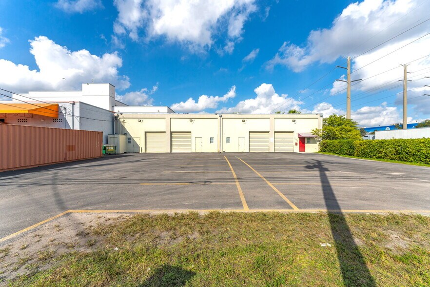 More Photos Of 7155-7159 NW 77th Ter, Miami Warehouse For Sale