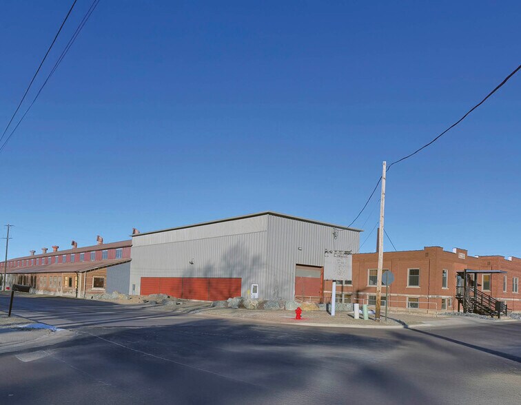 More Photos Of 1100 West St, Wausau Flex For Lease