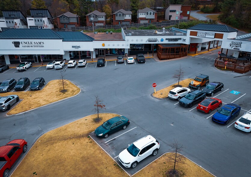 More Photos Of 1320-1554 N College Ave, Fayetteville Unknown For Lease