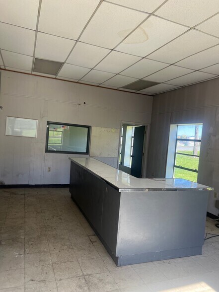 More Photos Of 294 Front Royal Rd, Strasburg Auto Repair For Lease