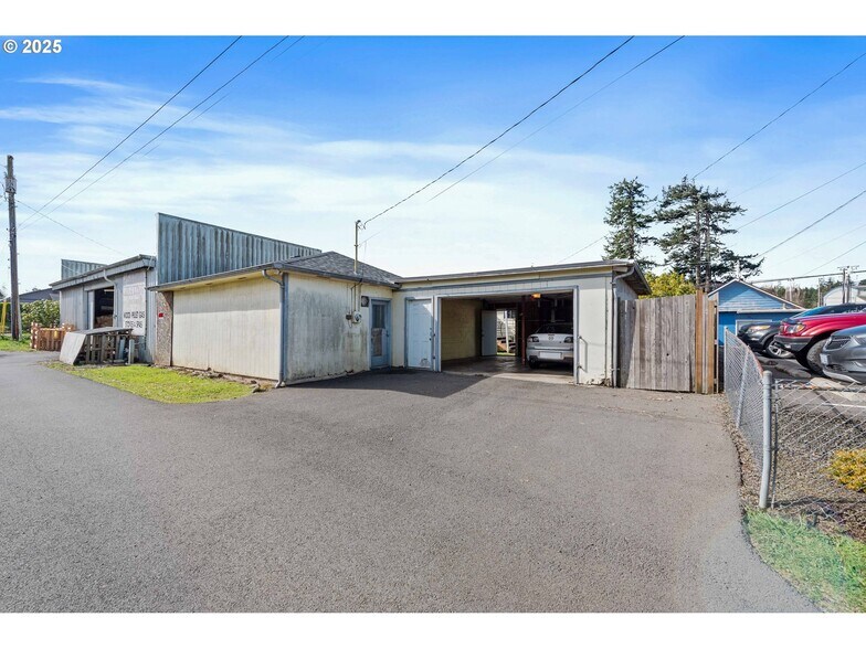 More Photos Of 2235 Broadway Ave, North Bend General Retail For Sale