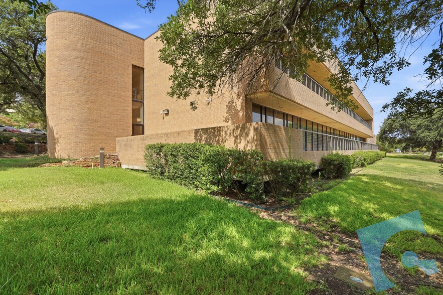 More Photos Of 250 Decker Dr, Irving Office For Lease
