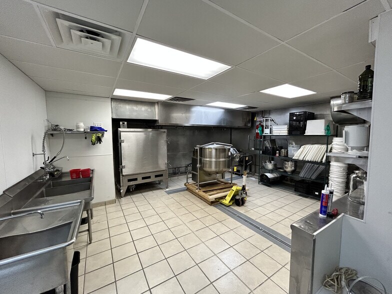 More Photos Of 3989 Ulster St, Denver Food Processing For Lease