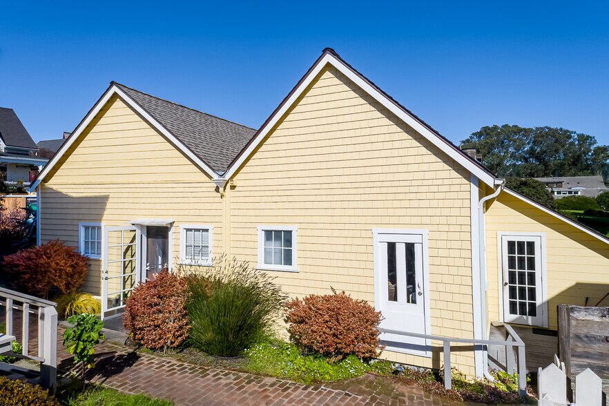 More Photos Of 45040 Main St, Mendocino Restaurant For Sale